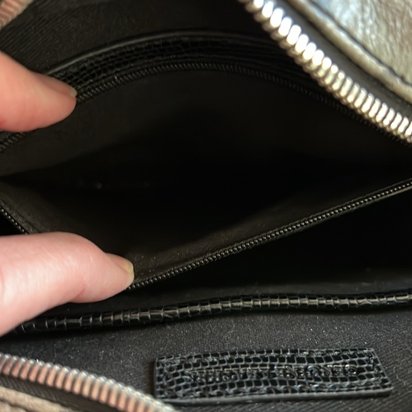 G.I.L.I Leather Camoflauge Crossbody Bag with Wallet - Picture 10 of 16